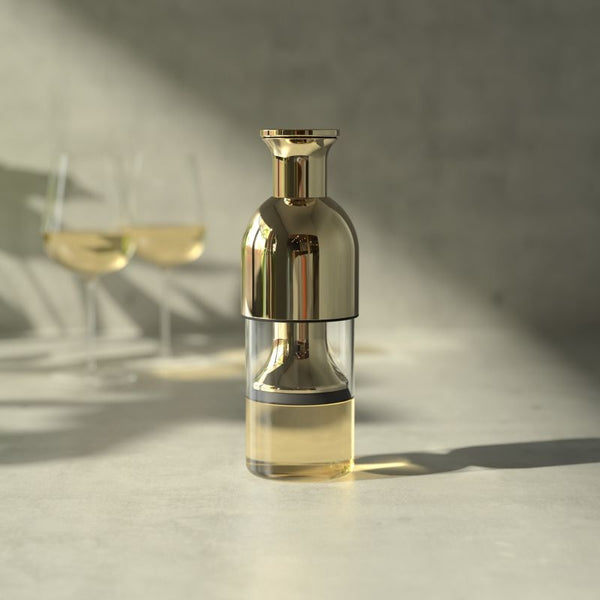 Eto wine decanter in Gold: mirror finish